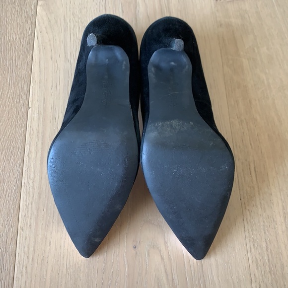 Kenneth Cole Pump Heels Black w/ Gold cap - Picture 6 of 7